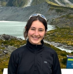 guide Chloe in Mt Cook National Park GE09MAR26