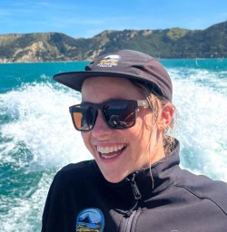 guide Jamie dolphin swim in kaikoura GE02FEB26