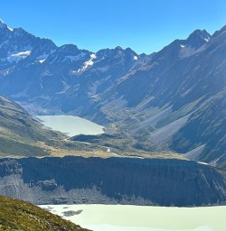 guided hike in mt cook national park MP02MAr26