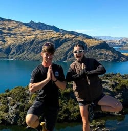 guides Chloe and Cullen in Wanaka GE09MAR26