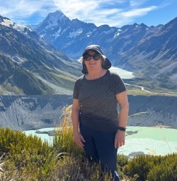 happy guest in mt cook national park MP16MAR26