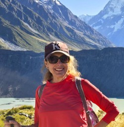 happy guest in mt cook national park PS16MAR27