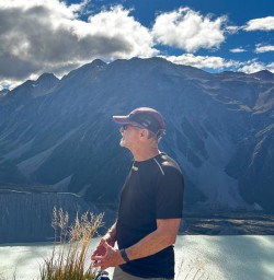 happy guest in mt cook national park RM23FEB26