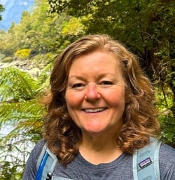 happy guest on the Milford Track PS06APR26