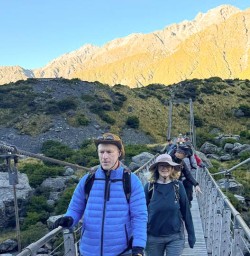 happy guests explore mt cook national park PS16MAR27