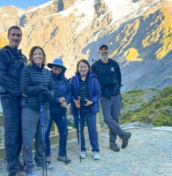 happy guests exploring mt cook national park RM09MAR26