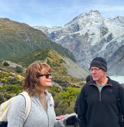 happy guests in mt cook national park PS06APR26