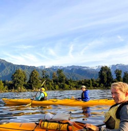 happy guests kayak Lake Mapourika KC16MAR27