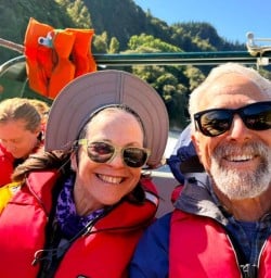 happy guests on whanganui river boat day tour GN09MAR27