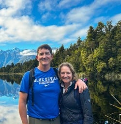 happy guests walk Lake Matheson GE09MAR26
