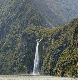 milford sound waterfalls GE08DEC25