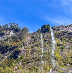 milford waterfalls GE02FEB26
