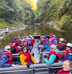 our guests on whanganui river boat tour GN09MAr27