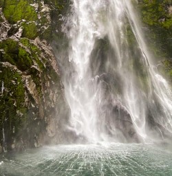 waterfalls in milford sound PS06APR26